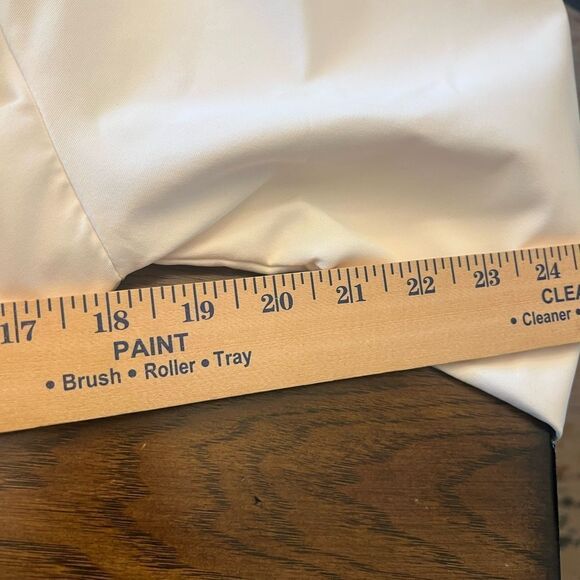 Nine West gorgeous Ivory Belted trench Coat w pockets. Elegant. Size Large. - Picture 6 of 8